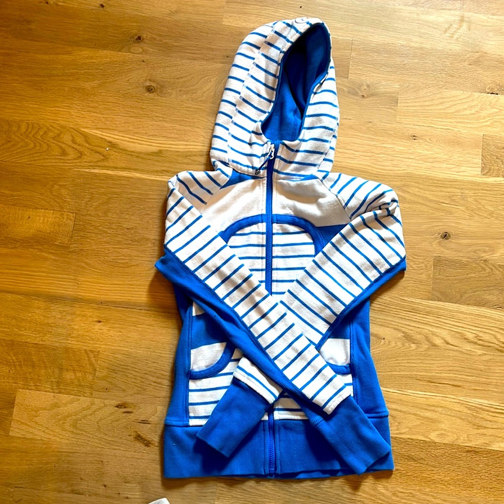 Lululemon blue and white scuba jacket